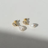 Eros Pear & Pearl Earrings - Gold